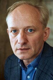 Mathias Max Herrmann as Bus Passenger in The Ordinaries 2023