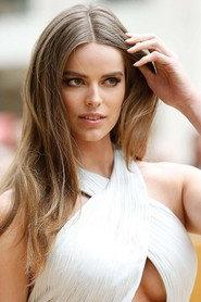 Robyn Lawley as Raquel in Four Christmases and a Wedding 2017