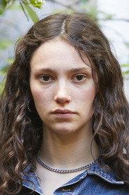 Lila Gueneau as Dorz in Dora 2020