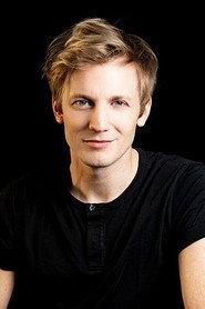 Guido Balzaretti as Marius in Los Miserables 2011