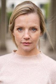 Kim-Sarah Brandts as Isabell Norton in Rosamunde Pilcher: Wahlversprechen und andere Lügen 2015