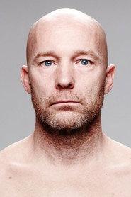 Jochen Otten as Portier Arnold in Jackie & Oopjen 2020
