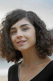 Olivia Delcán as Sara in The Dress 2017