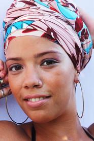 Inah Santos as Cantora in O dia em que as cartas pararam 2017