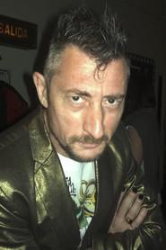 Luis Aranosky as Él mismo in La llama que llama: el documental 2026