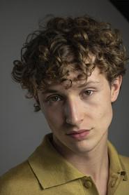 Lautaro Moran as Luca in La permanencia 2024