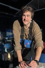Carlos Soler Sánchez as Productor (voz) in Una historia y a dormir: El mensajero 2022