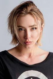 Lauren McKnight as Ruthie in Down Dog 2015