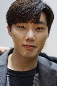 Yeon Seung-ho as Shin Jung-seok in Night Of Command 