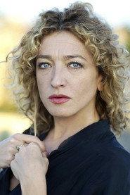 Sara Borsarelli as Laura in In the box 2025