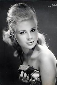 Mayra Rey as Mari Tere in Cuatro bodas y pico 1963