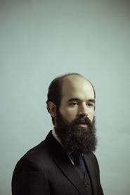 Álvaro Subiés as Dámaso in La manzana de oro 2023