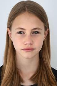 Cora Trube as Emily in So hell die Nacht