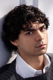Iñaki Godoy as Fausto in No abras la puerta 2022