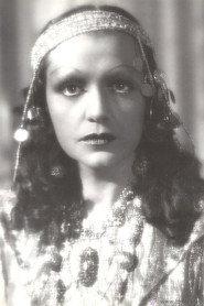 Carmen Navasqués as La danzatrice Lilli in La canzone rubata 1940