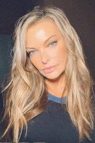 Vené L. Arcoraci as Susan Hess in Bleach 2022