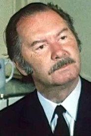 Raymond Barrat as Le gendarme-chef in Les Petites Fugues 1979