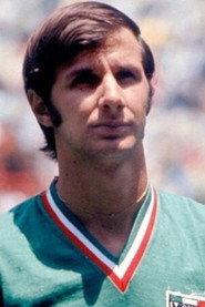 Enrique Borja as Himself in 40 Years as Pumas 2004