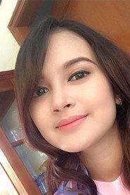 Rosnita Putri as Elin in Daerah Terlarang 2016