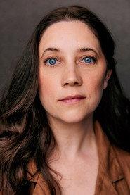 Ashley Bacon as Mo in Salud 2022