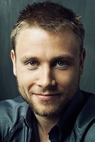 Max Riemelt as Jo in Amnesia 2015