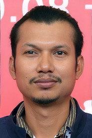 Aphisit Hama as Thongchai in Manta Ray 2019