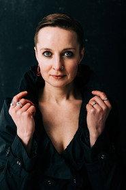 Katie Bray as Flora in La Traviata 2025