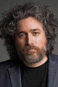 Mariano Cohn as Himself in Hermanos, una historia de sangre 2024