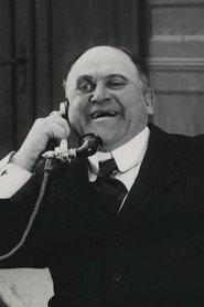 Christian Schrøder as Evas far in He, She and Hamlet 1932