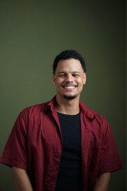 João Ives as Mãos in Te vejo de novo 2024