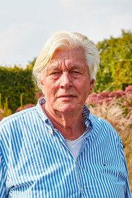 Piet Oudolf as Himself in Five Seasons: The Gardens of Piet Oudolf 2017