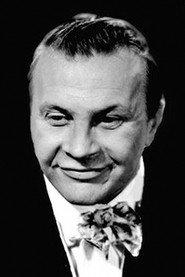Stanisław Sielański as Pietek - Flamberg's Secretary in Kochaj tylko mnie 1935