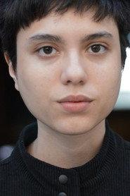 Laís Pêgas as Laís Pêgas in O Dilema dos Ombros 
