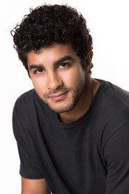 Bruno Suzano as Júlio Cardoso in A Pedra no Sino