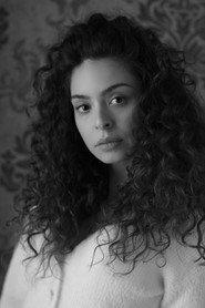 Rosanna Sapia as Consuelo da adulta in Lo scoglio del leone 2020