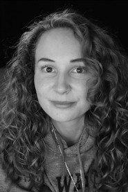 Louise Christine Markus as Karren in BENZIN 2024