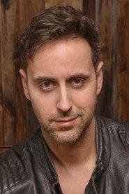 Rubén Mechó as Salvador in Alma Blanca 