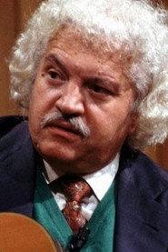 Bruno Lauzi as direttore del supermercato in Arrivano i gatti 1980