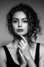 Amira Derouiche as in Tout Est Bien Qui Finit Bien