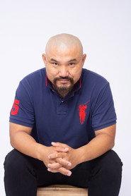 Gao Yuanfeng as Kang Lao in The General Yu Dayou 2023