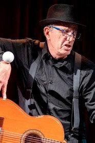 Jordi Bertran as  in La doble vida del faquir 2005