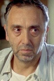 Tino Navarro as Gerente Casa de Penhores in Cats Don't Have Vertigo 2014