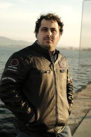 Óscar González Martín as Voz en off in El Contrato 2026