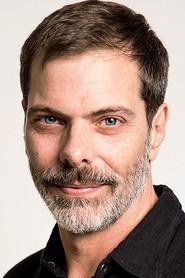 Luiz Henrique Nogueira as Beto in The Heartthrob 2019