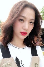 Peng Gao Chang as Girl in beauty salon in The Last Wish 2019