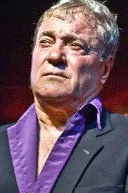 Tito Mendoza as Tito Campanelli in El veraneo de los Campanelli 1971
