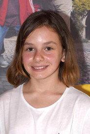 Stella Brückner as Laura in Max und die wilde 7 2020