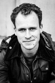 Matthieu Sys as Steven in Lost in the Middle 2017
