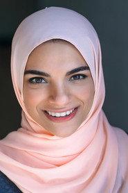 Asil Moussa as Layla in The Card 2016