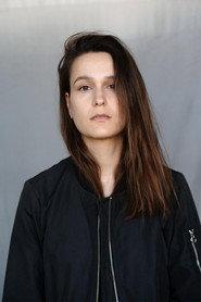 Flora Pauer as Nachbarin in Piggy Bank 2024